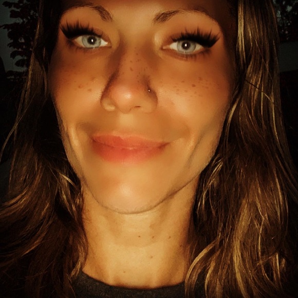 Meet your Posher, Carrie - Picture 3 of 16